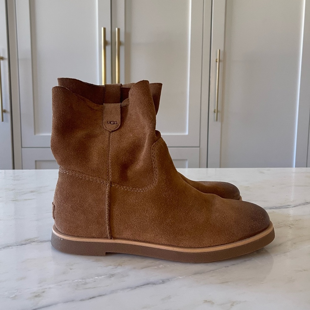 UGG Slouch Short Boots Booties, Sold Out!, Chestnut Suede Leather, Like New
